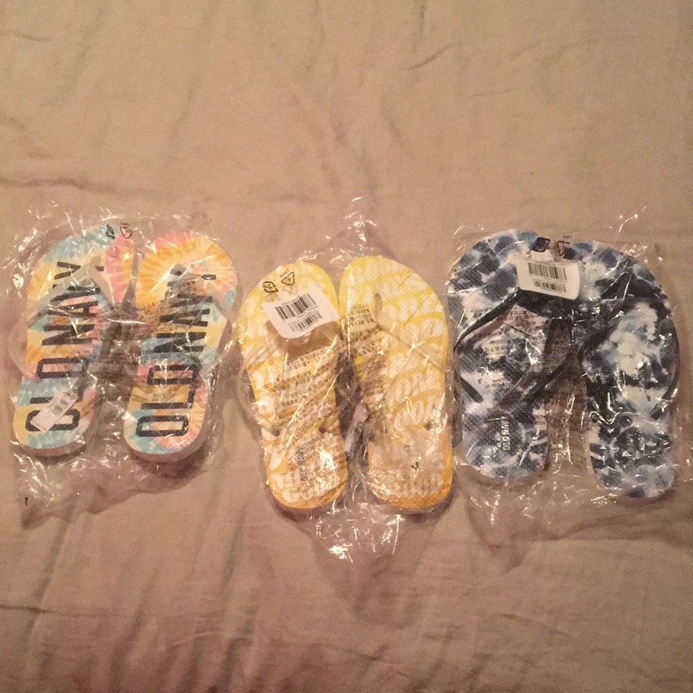 Three pairs Old Navy flip flops